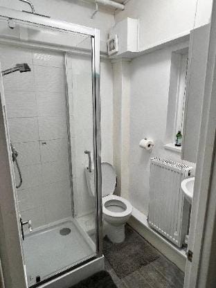 Luxurious 2 Guests studio flat WiFi Free Parking Apartment in Sheffield