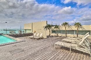 Harbour Bridge 417 by CTHA Apartment in Cape Town