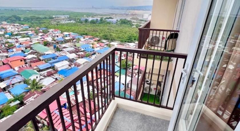 Spacious Condo Unit with Balcony Apartment in Lapu-Lapu City