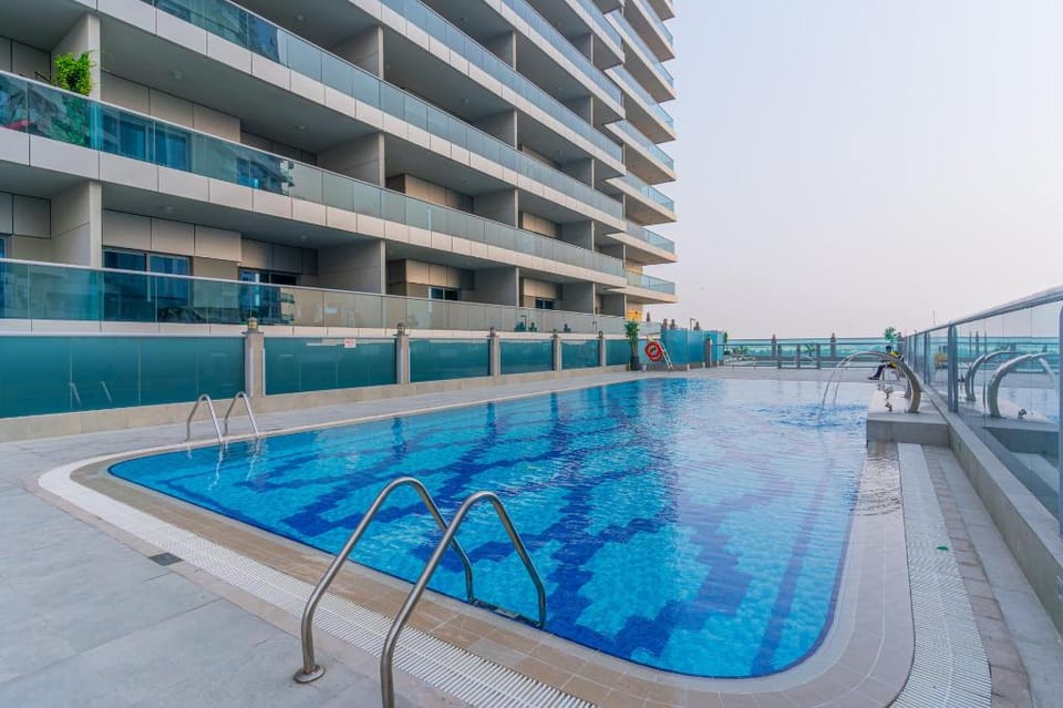Family friendly I Canal view I Steam & Sauna Apartment in Dubai