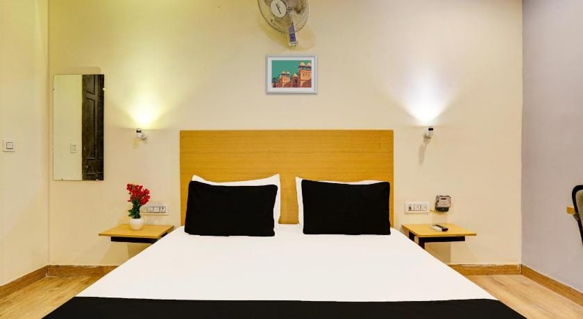 Super Hotel O Near Uttam Nagar East Metro Hotel in Delhi
