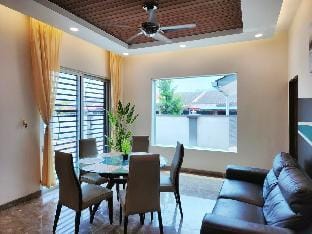 Ampang pool villa/10minipoh town/4br20p/pool table Vacation rental in Ipoh