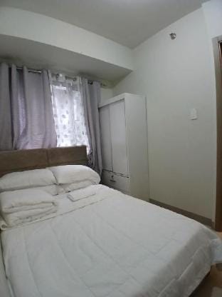 Rosver Hideaway: A 5-10 minutes walk to MOA Apartment in Pasay
