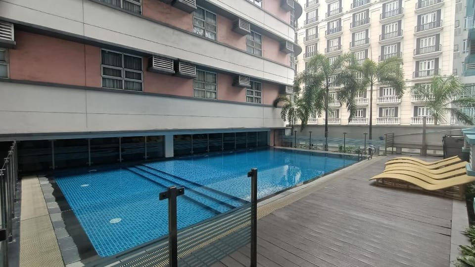 Hilander's Condotel near & Across NAIA airport Apartment in Manila City