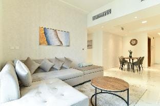 Canal View 1 BR Premium Apt - Amna Tower Apartment in Dubai
