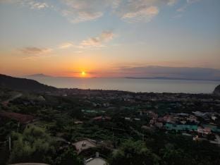 Collywood -Charming location between Positano and Sorrento Apartment in Piano di Sorrento