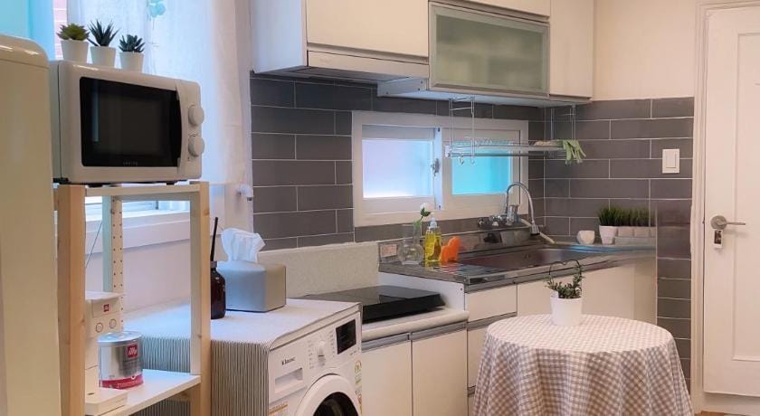 New 2BR/1BT 1F 녹사평역 5분 #이태원#경리단길#용산#명동 서울역10분#여름특가 Apartment in Seoul