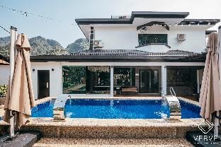 Ipoh Cozy 27 Pool Villa 6B5B (30 pax) by Verve Villa in Ipoh