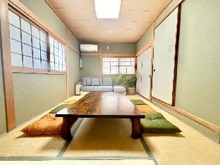 Traditional house ! easy access to Namba/USJ Vacation rental in Osaka