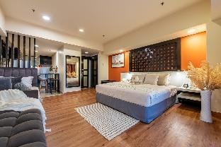 Balcony Lagoon View 2-6pax Homestay @Resort Suites Apartment in Subang Jaya