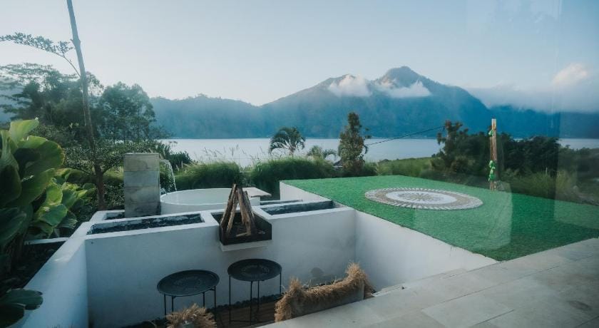 Skylake Villa Lodge in Karangasem Regency