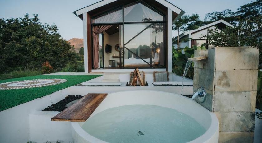 Skylake Villa Lodge in Karangasem Regency