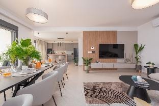 Modern 4BR Villa: Pool, Jacuzzi, Near Zadar (2024) Villa in Zadar County