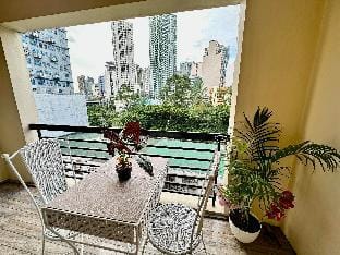 One Bedroom Suite with Balcony Greenbelt Radisson  Apartment in Pasay