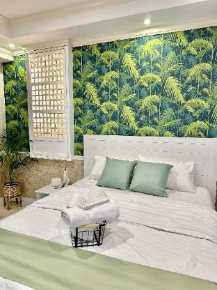 One Bedroom Suite with Balcony Greenbelt Radisson  Apartment in Pasay