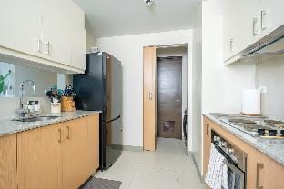 Homey & luxurious 2br with maid's rm at Uptown BGC Vacation rental in Makati