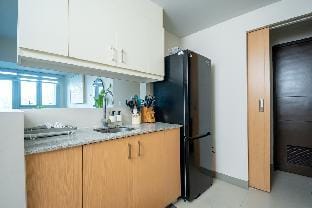 Homey & luxurious 2br with maid's rm at Uptown BGC Vacation rental in Makati