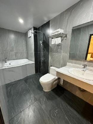 Khách Sạn Hà Nội Phượng Hoàng Apartment in Laos