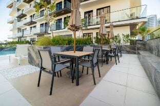 New Gateway to Luxe Living 15Mins to Barasti Beach Apartment in Dubai