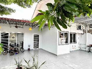 Corner home with Garden and Private Parking Vacation rental in Federal Territory of Kuala Lumpur