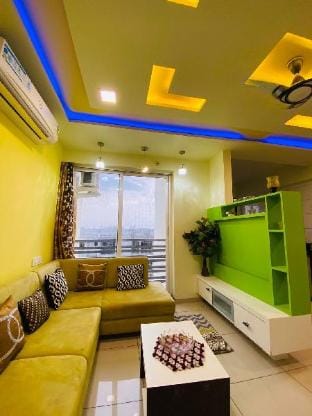 2-Bed Corporate Penthouse with Pool, Sky Orbit. Apartment in Gujarat