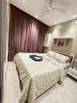 Regent Hill Hiranandani property  Apartment in Mumbai