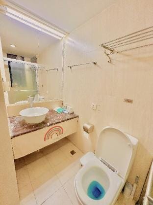 娴云野鹤新中式/投影大床房/城市阳台香炉湾/爱情邮局灯塔海滨泳场/渔女/日月贝/唐装和旗袍簪花可拍照 Apartment in Guangdong