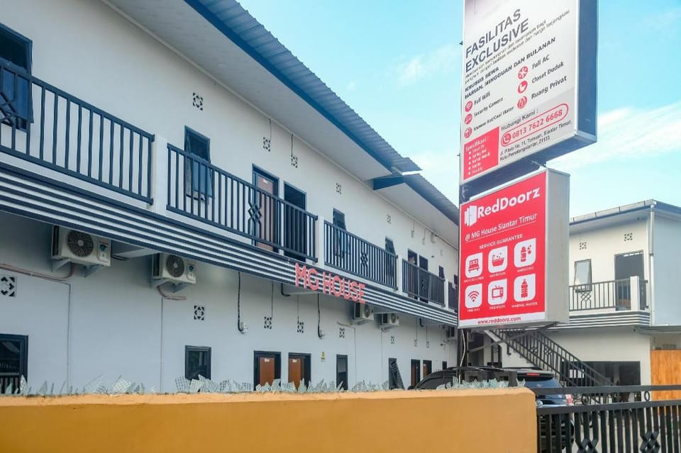 RedDoorz @ MG House Siantar Timur Hotel in Indonesia