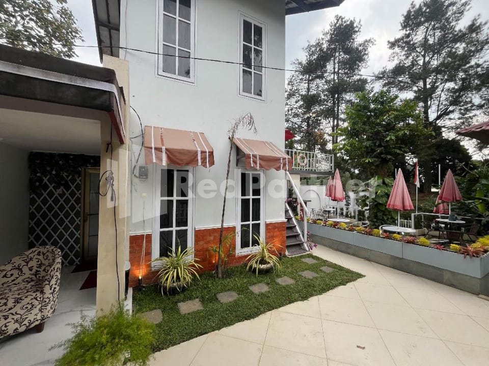 Villa Layar Selorejo Mitra RedDoorz Hotel in East Java