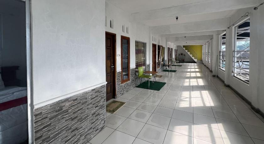RedDoorz Syariah at Jalan Dieng 4 Hotel in Indonesia