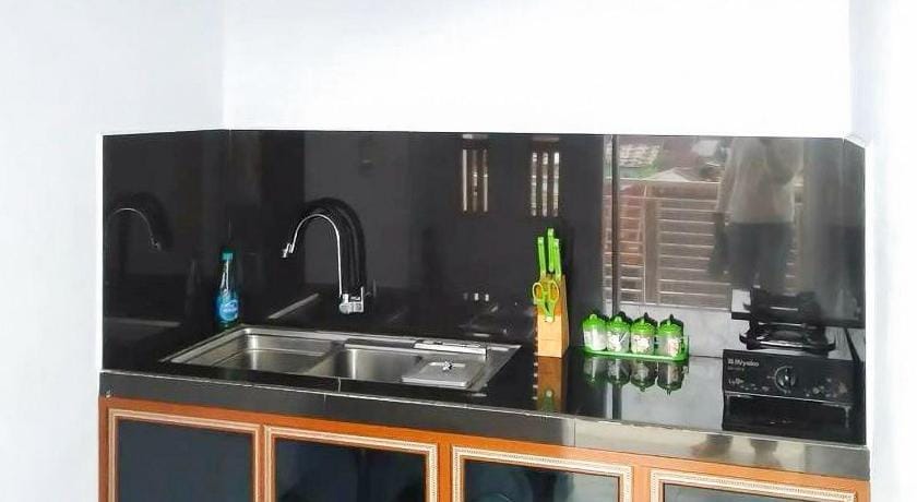 Ayi The Costel Syariah Bengkulu Mitra RedDoorz Hotel in Indonesia