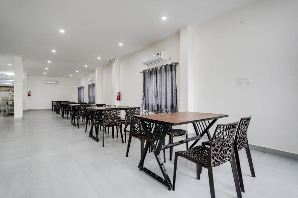 Super Townhouse Shamshabad Near Airport Hotel in Hyderabad