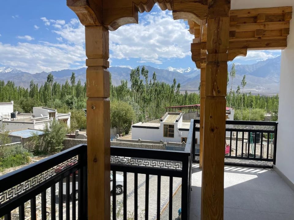 Earthhome by Angchok Hotel in India