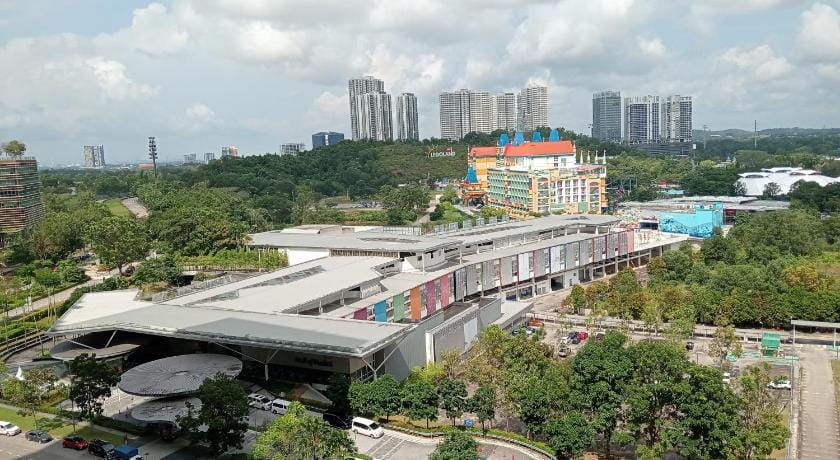 Legoland walk 3 min D'Pristine 2B2R 8pax Lakeview Apartment in Johor