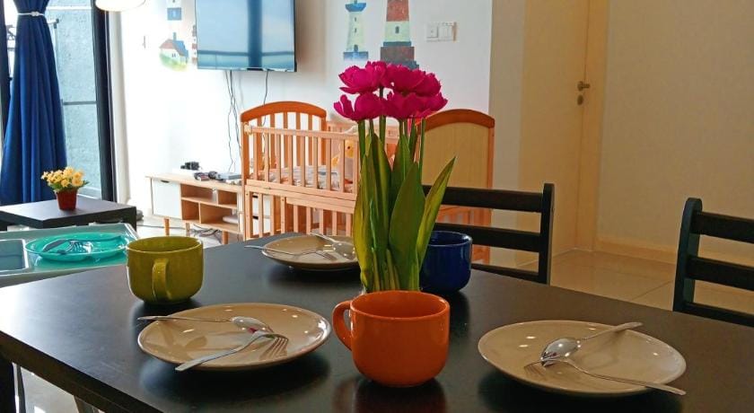 Legoland walk 3 min D'Pristine 2B2R 8pax Lakeview Apartment in Johor