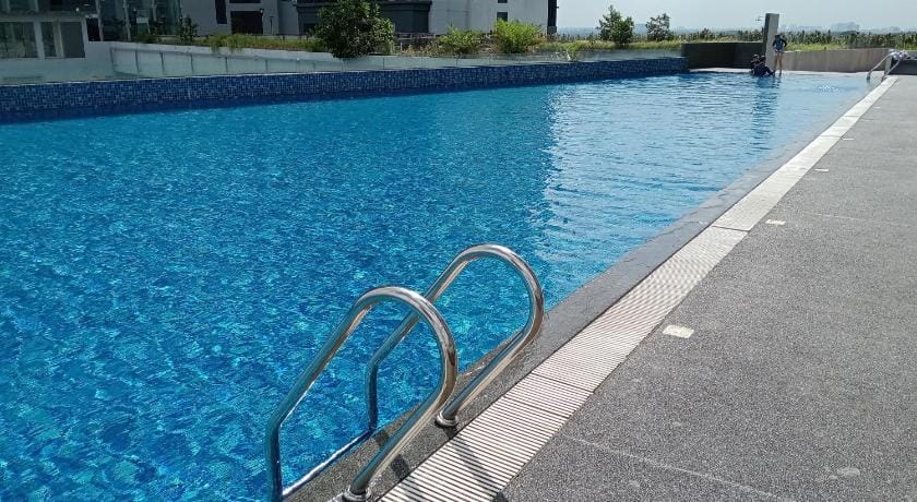 Legoland walk 3 min D'Pristine 2B2R 8pax Lakeview Apartment in Johor