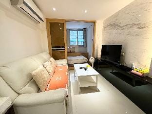 Heart of Taipei｜1min MRT｜Near 101 & Night Markets Apartment in Taipei City