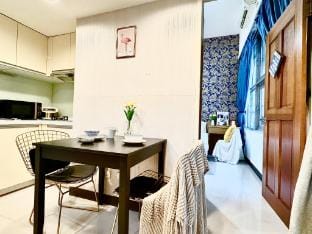 Xinyi Nightlife｜Food & Shopping Steps Away Apartment in Taipei City