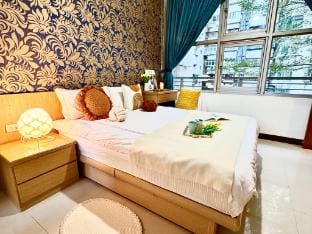 Xinyi Nightlife｜Food & Shopping Steps Away Apartment in Taipei City