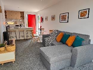 Tranquil Bamboo Oasis - New 2 Bed Close To CBD Vacation rental in Christchurch
