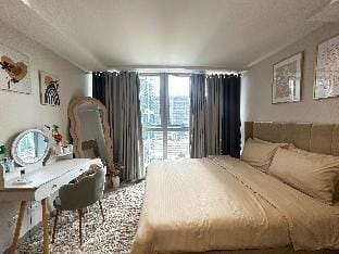 Cozy 1 Bedroom in Uptown BGC Apartment in Makati