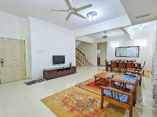 4R3B homestay spacious KP perdana Kuala Terengganu Vacation rental in Terengganu, Malaysia