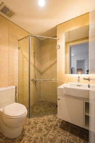 Lakeside /2Bedrooms/Vinhome D’capitale/HighRise Apartment in Laos
