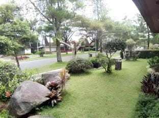 Villa Osaka Puncak Bogor at Kota Bunga 3 Kamar Vacation rental in West Java