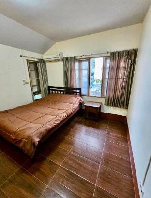 บ้านพักใกล้ทะเล ห่างจากบ้านพัก 50 เมตร Vacation rental in Chon Buri Changwat