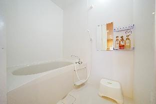 Apt. 4ppl 5min HanochayaSta. KuromonMarket Namba Vacation rental in Osaka