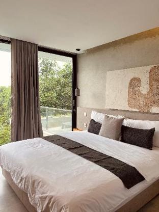 Villa Morris - Artistic Touch, Float on Air  Vacation rental in Cisarua