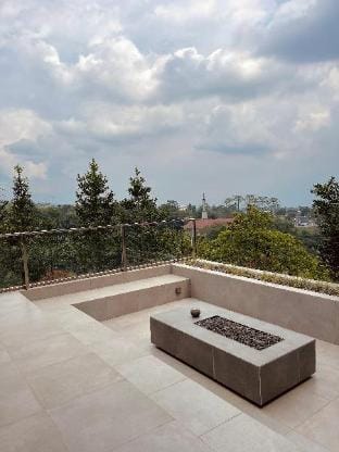 Villa Morris - Artistic Touch, Float on Air  Vacation rental in Cisarua