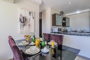 Manhattan Towers 506 by CTHA Apartment in Cape Town