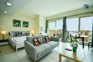 Sea view STUDIO with balcony in Marina  - JMI  Apartment in Dubai